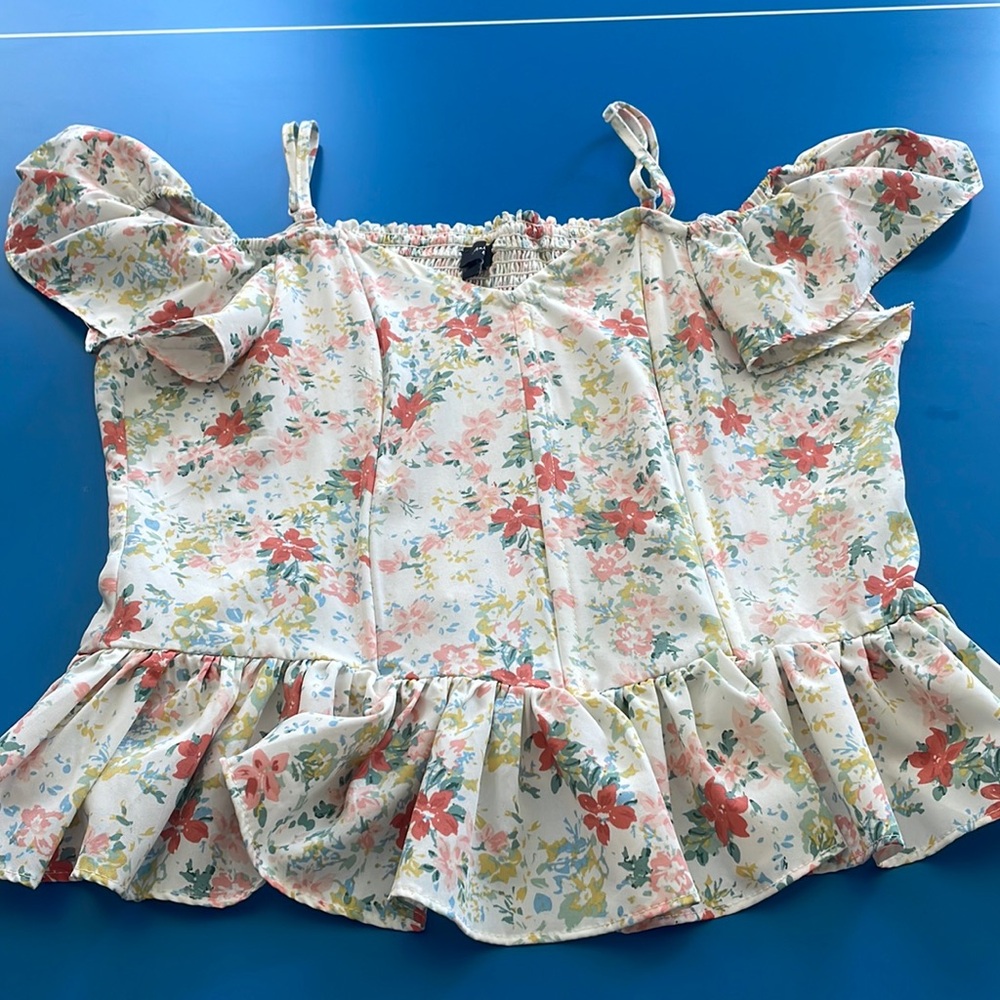 Top Floral perfect for summer!!